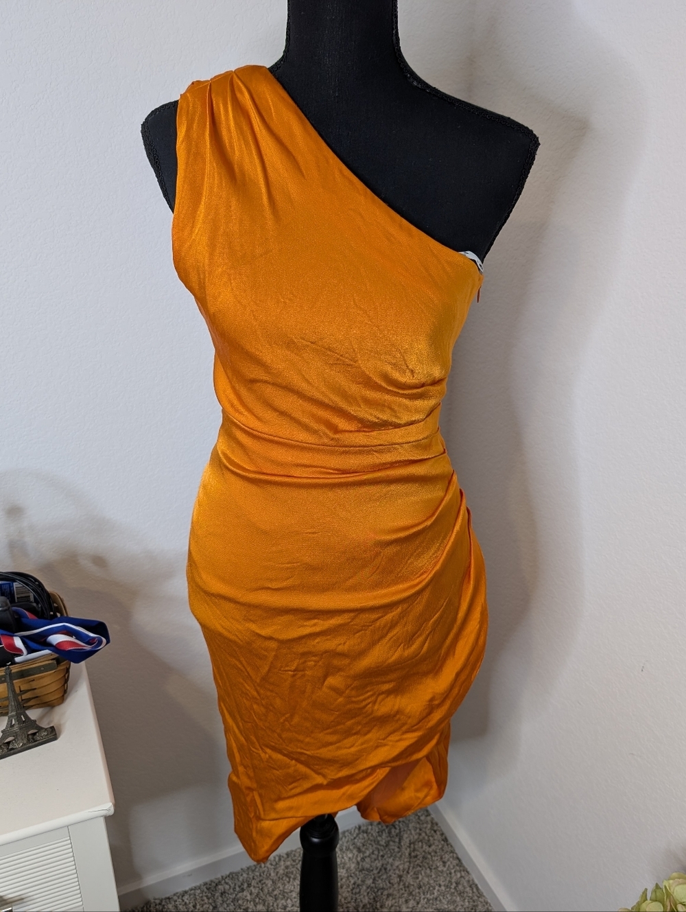 💘 elliatt zelda orange stain one shoulder ruched midi dress XS NEW - Picture 6 of 10